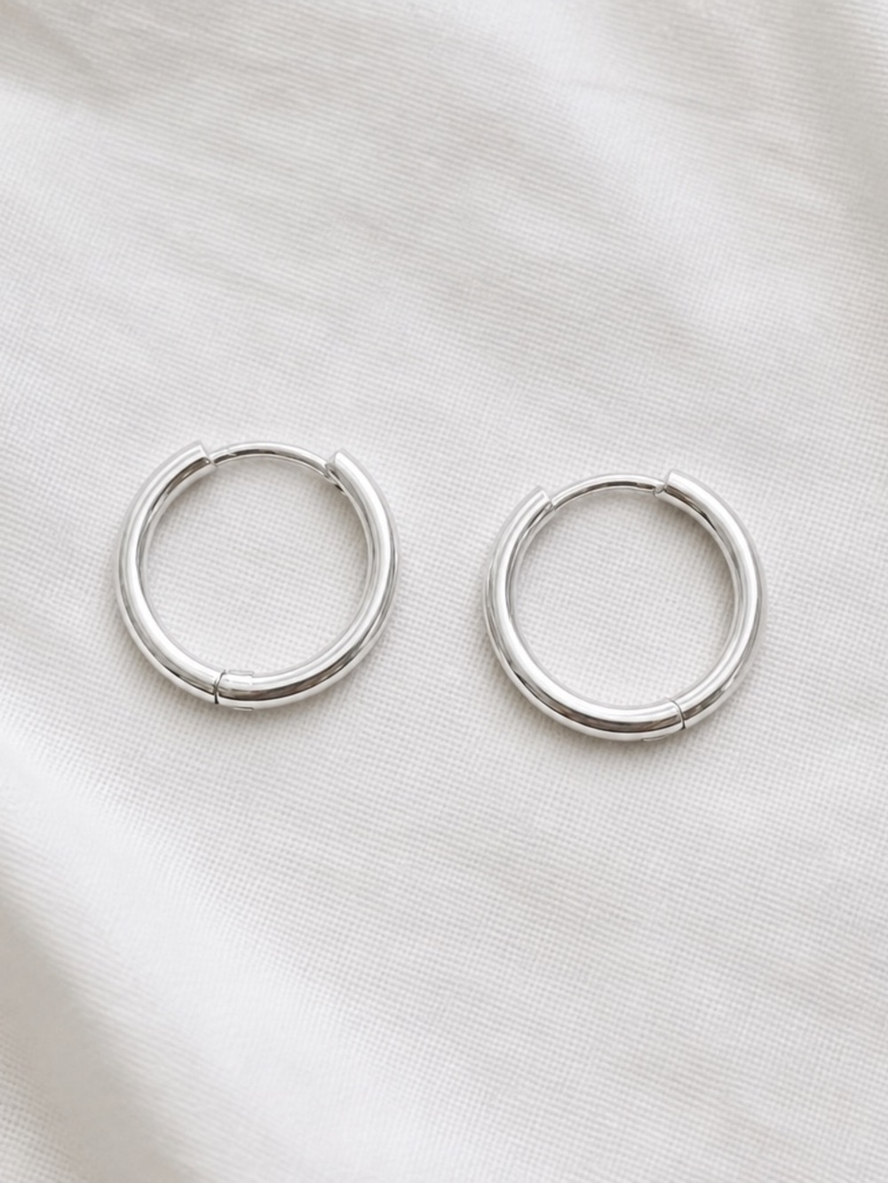 Silver plated stainless steel 10mm Huggie hoop earrings - Picture 5 of 6